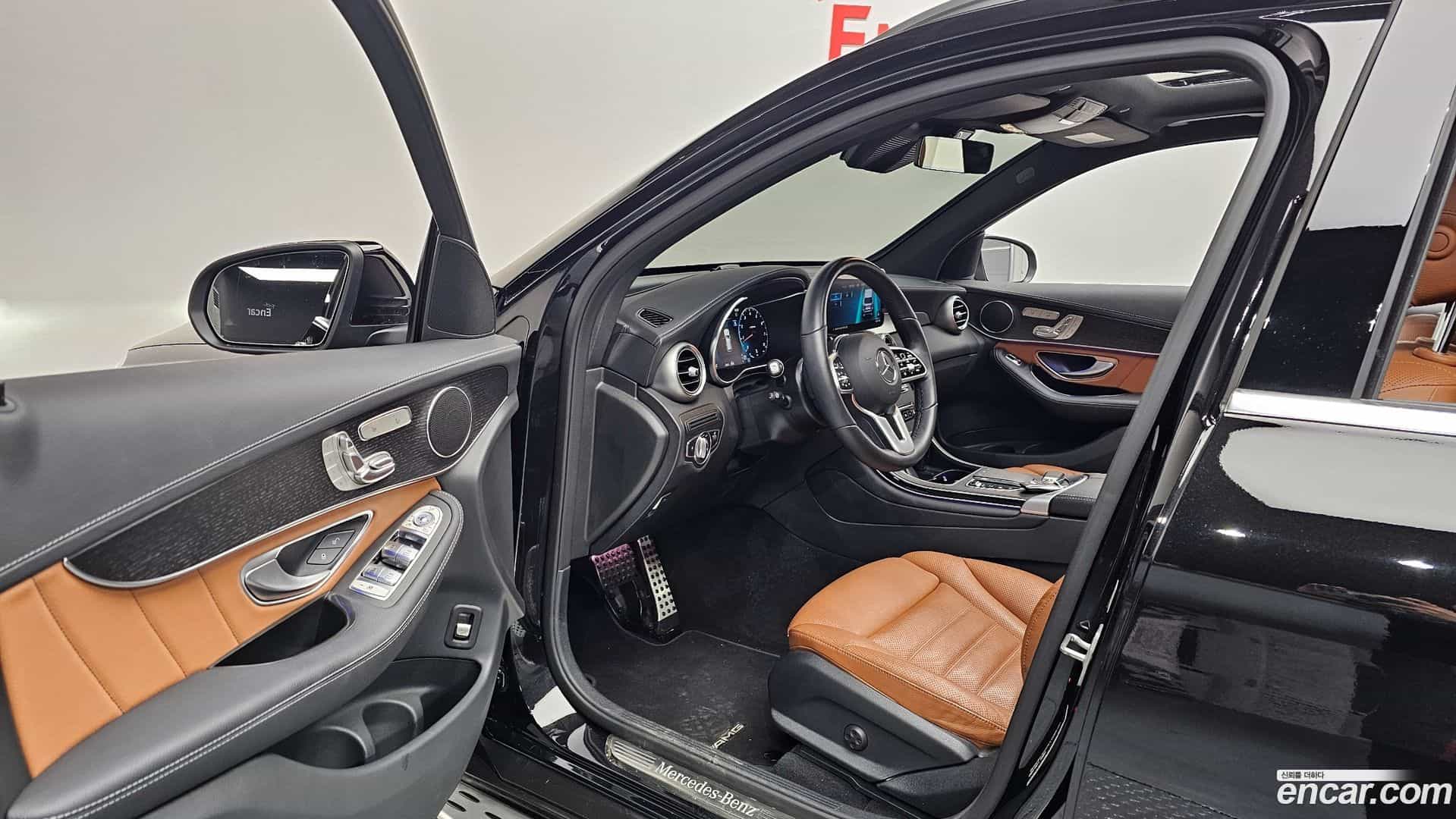 GLC-Class Mercedes-Benz 2022.6-INNER-010