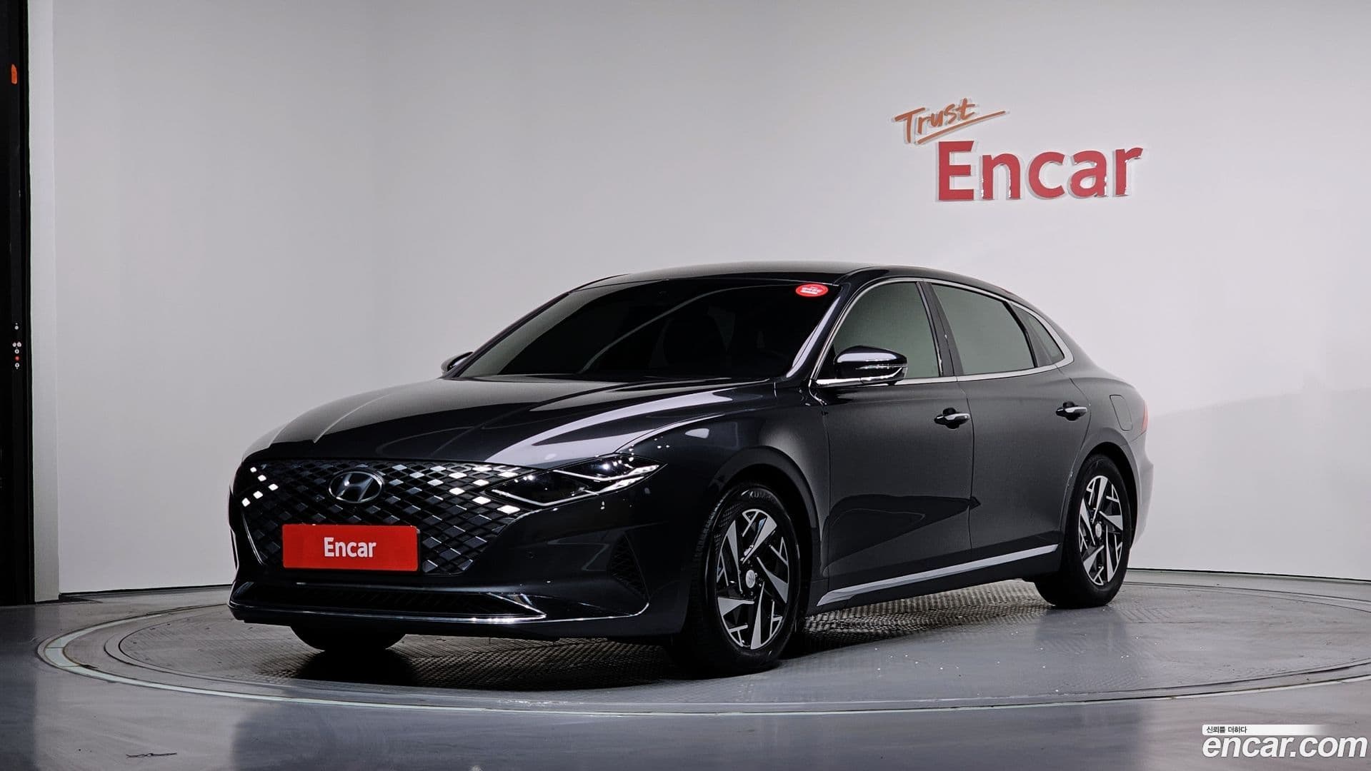 Main__Slider__Photo:Grandeur Hyundai 2020.8-0