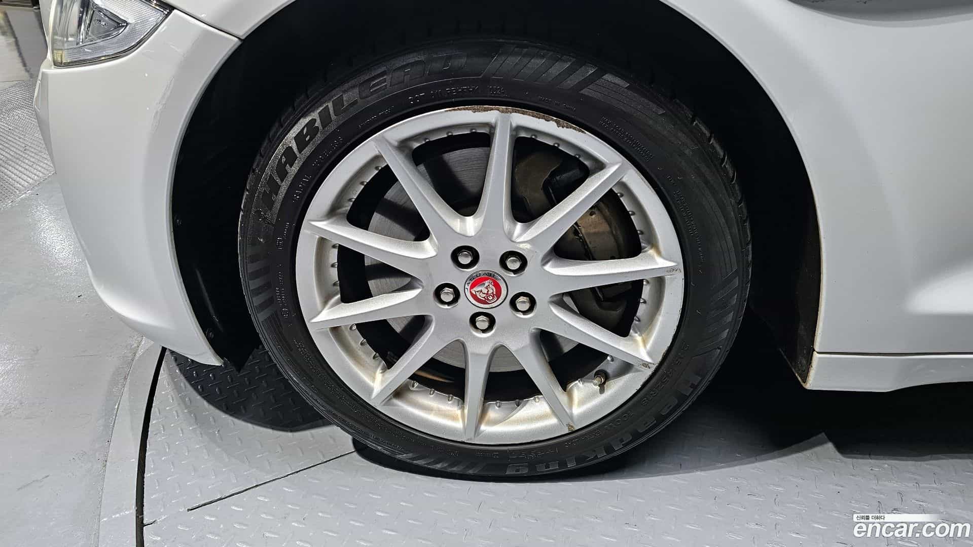 XJ Jaguar 2016.9-OUTER-005