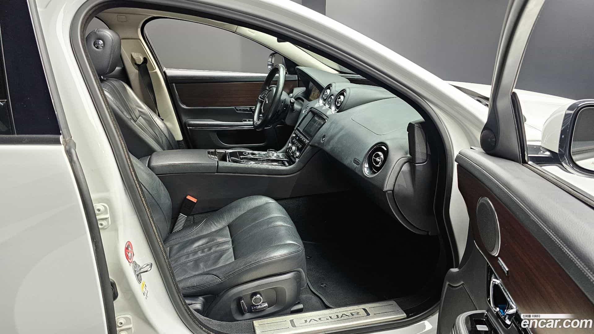 XJ Jaguar 2016.9-OPTION-015