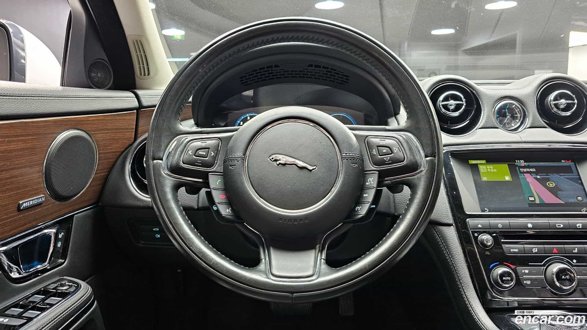 XJ Jaguar 2016.9-OPTION-017
