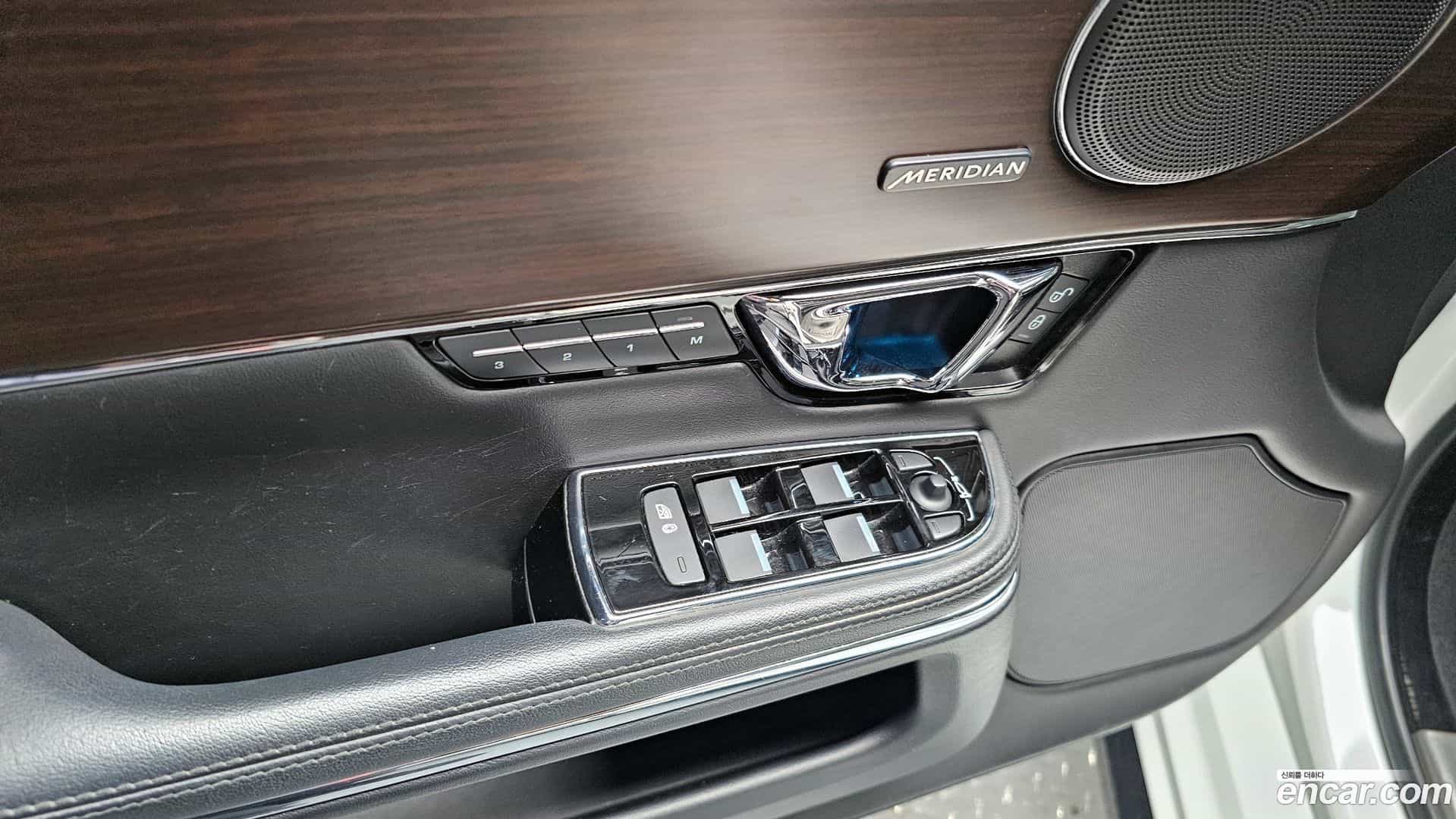 XJ Jaguar 2016.9-OPTION-022