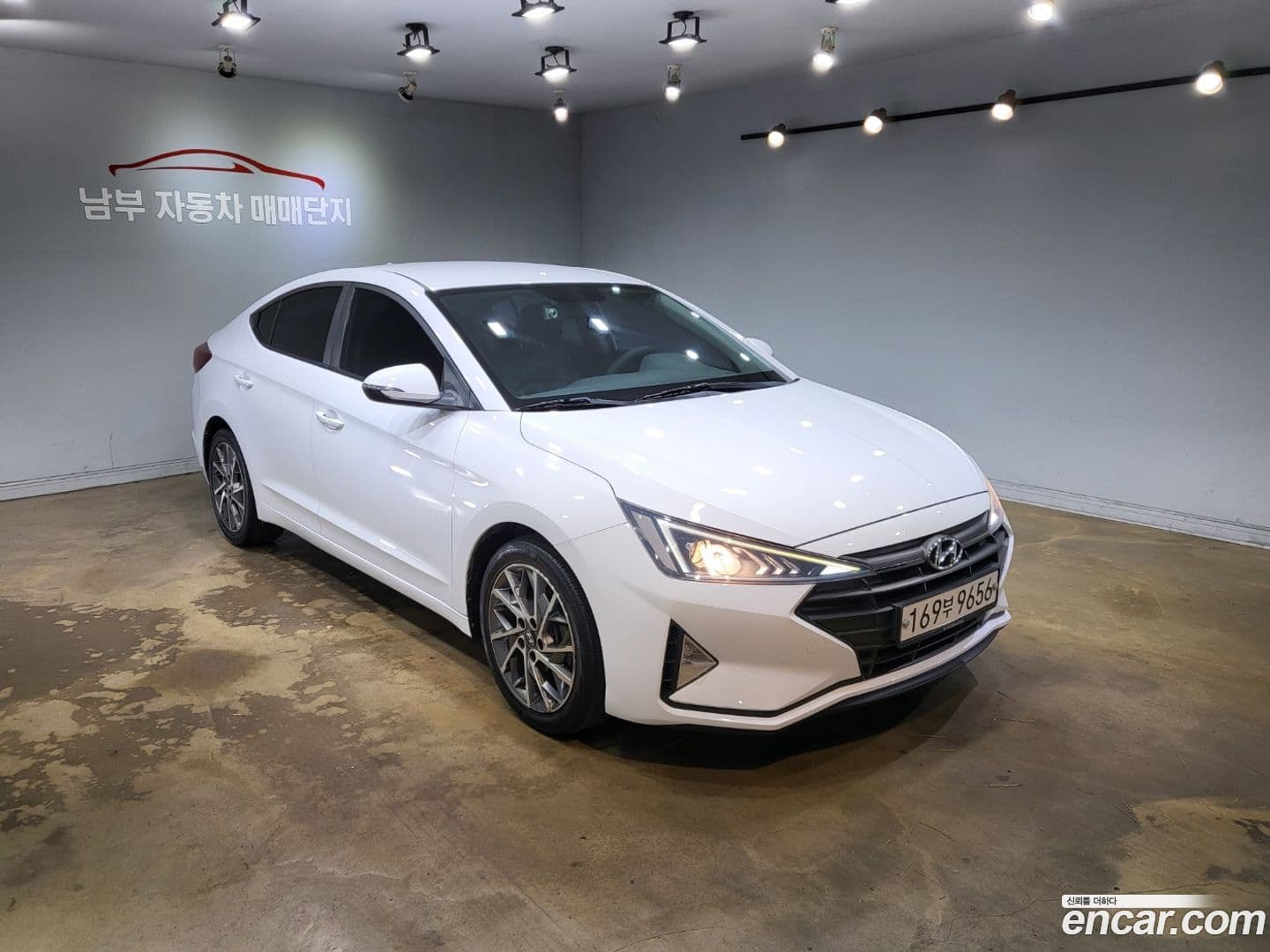 Main__Slider__Photo:AVANTE Hyundai 2019.2-0