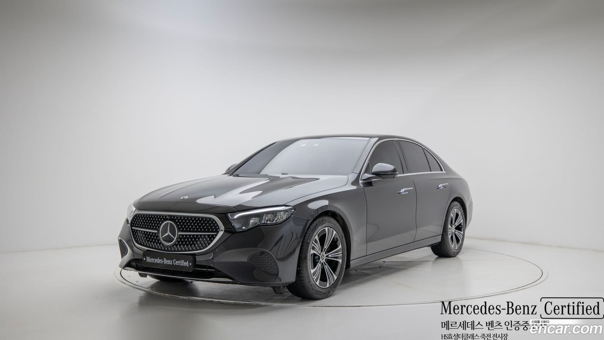 Main__Slider__Photo:E-Class Mercedes-Benz 2025.2-0
