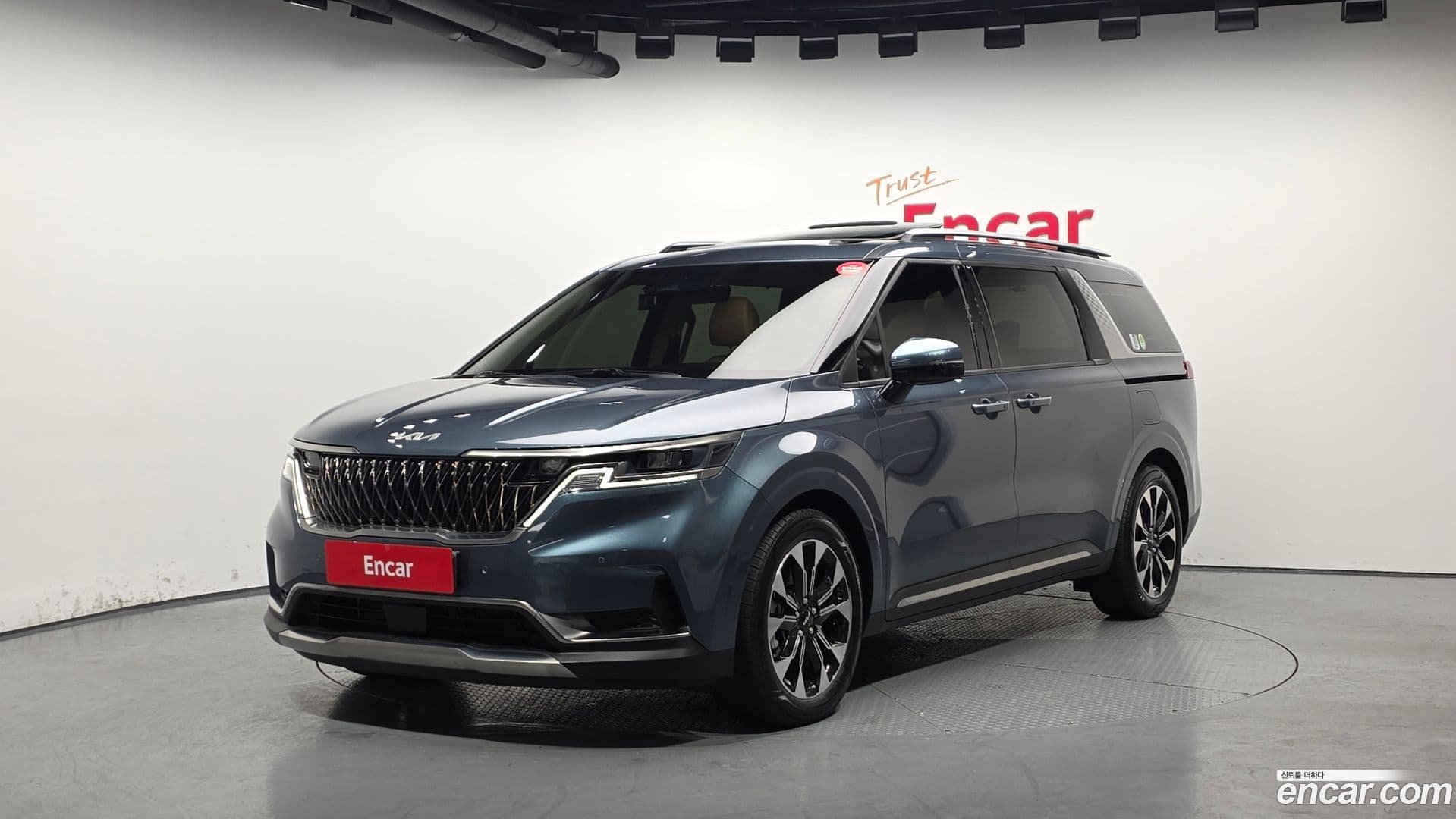 Main__Slider__Photo:Canival Kia 2022.11-0