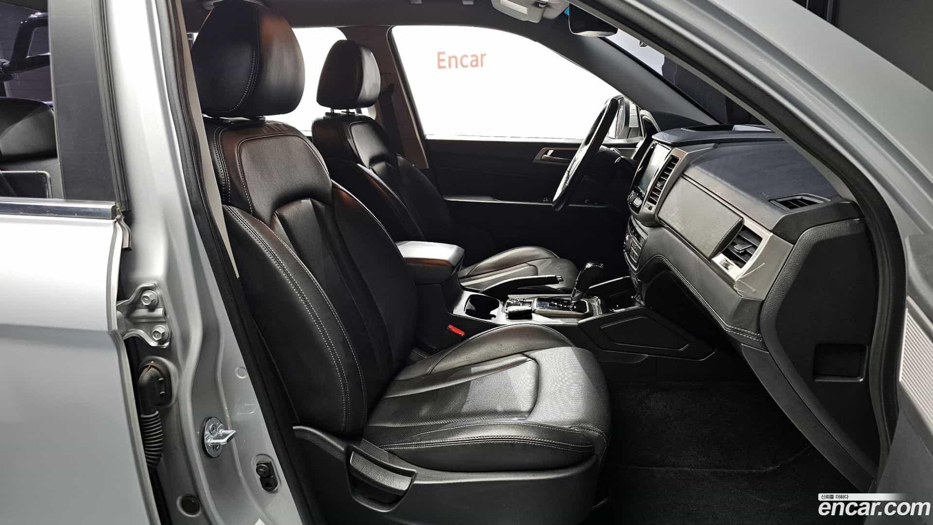 Rexton KG Mobility 2018.4-INNER-010