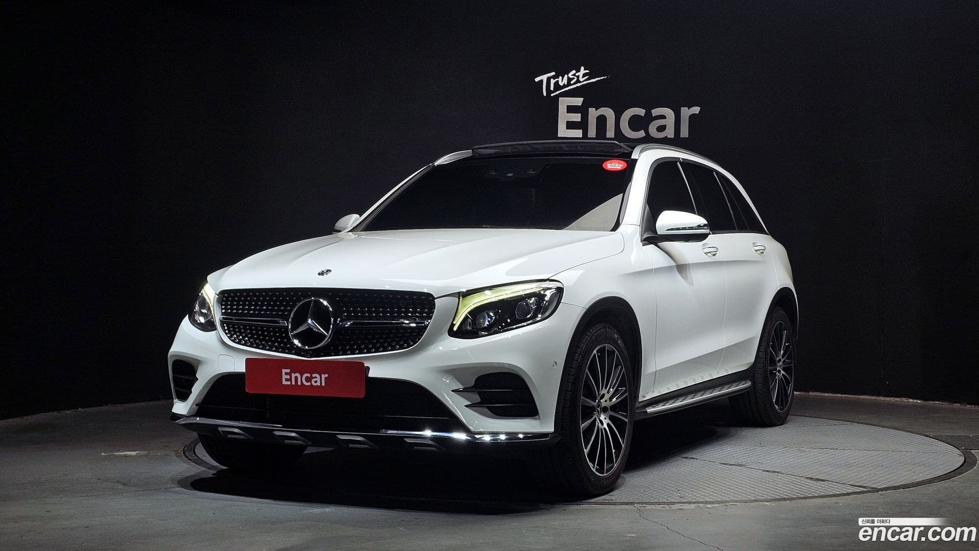 Main__Slider__Photo:GLC-Class Mercedes-Benz 2019.9-0