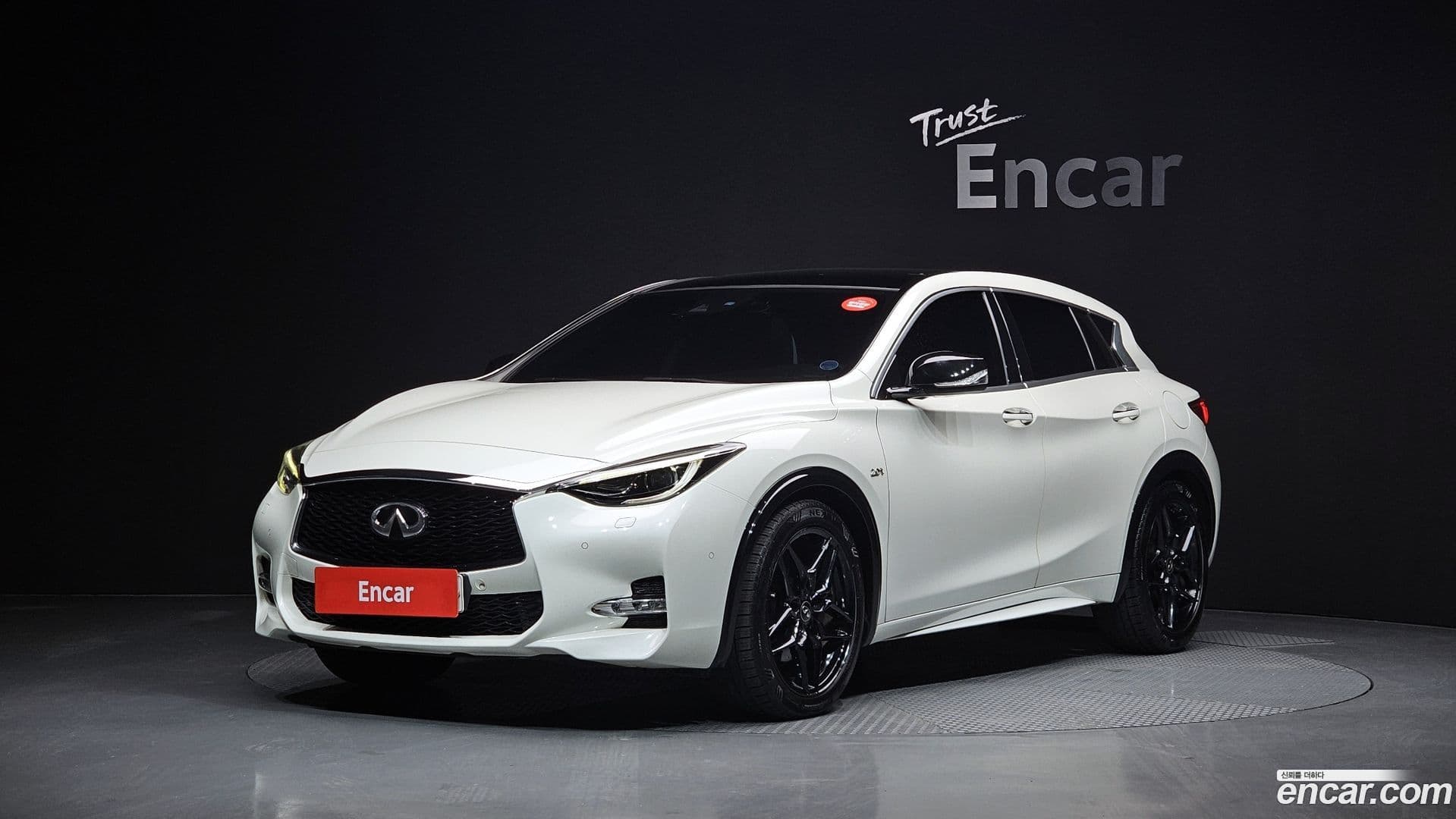 Main__Slider__Photo:Q30 Infiniti 2017.6-0