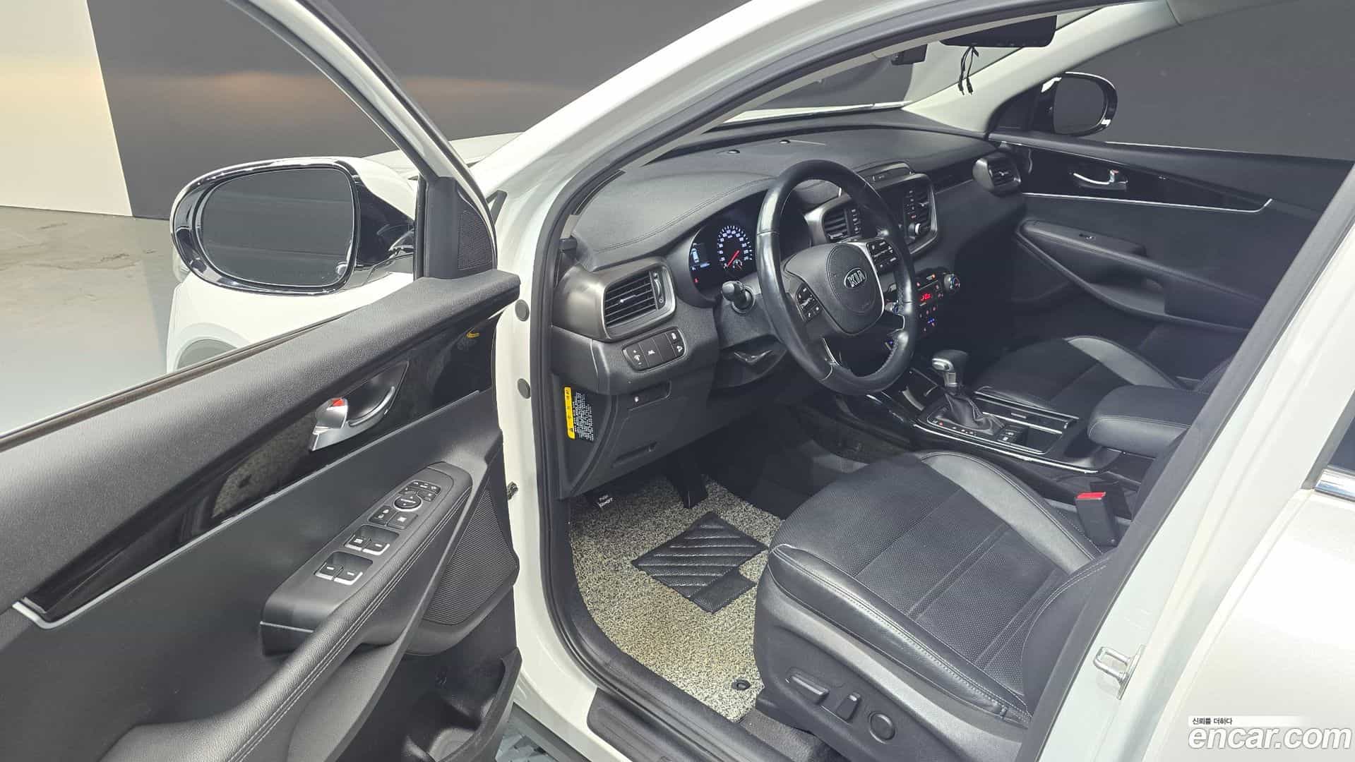 Sorento Kia 2019.6-INNER-010