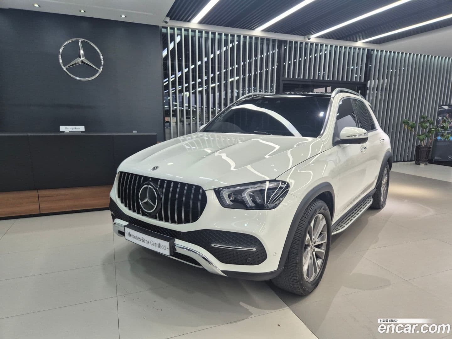 Main__Slider__Photo:GLE-Class Mercedes-Benz 2023.5-0
