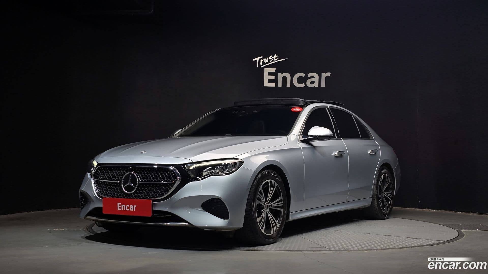 Main__Slider__Photo:E-Class Mercedes-Benz 2024.8-0