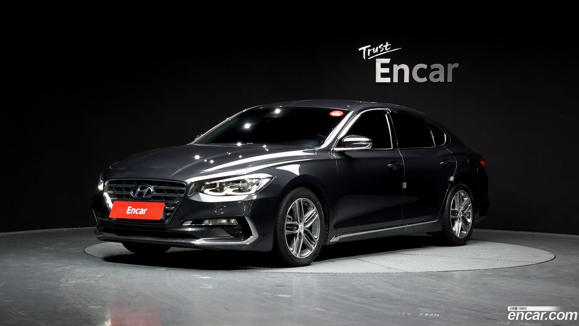Main__Slider__Photo:Grandeur Hyundai 2019.1-0