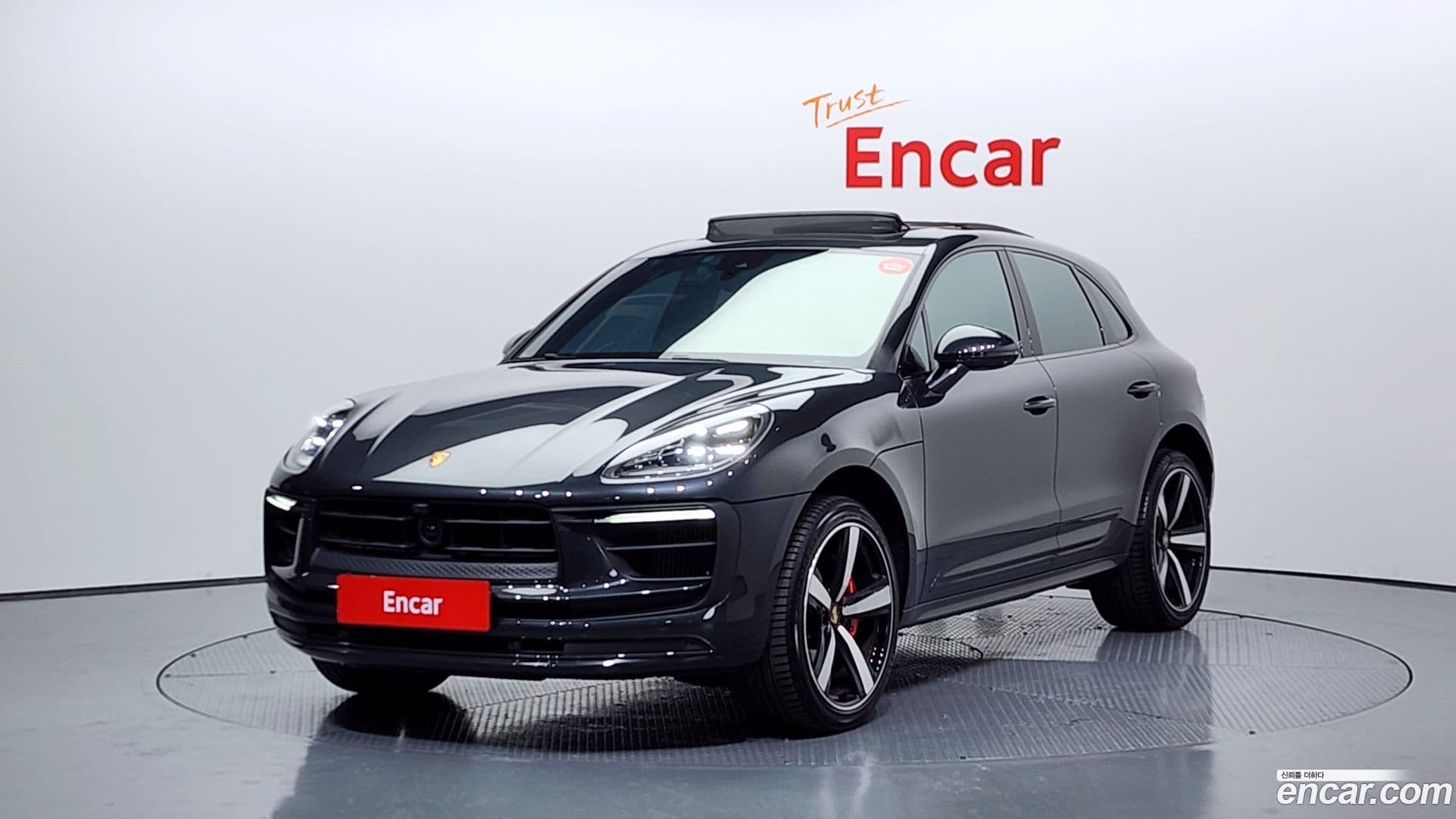 Main__Slider__Photo:Macan Porsche 2023.7-0