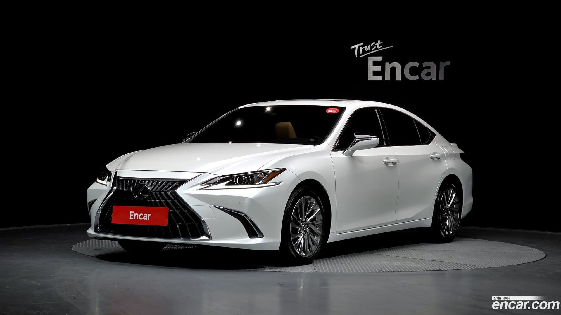 Main__Slider__Photo:ES Lexus 2023.11-0