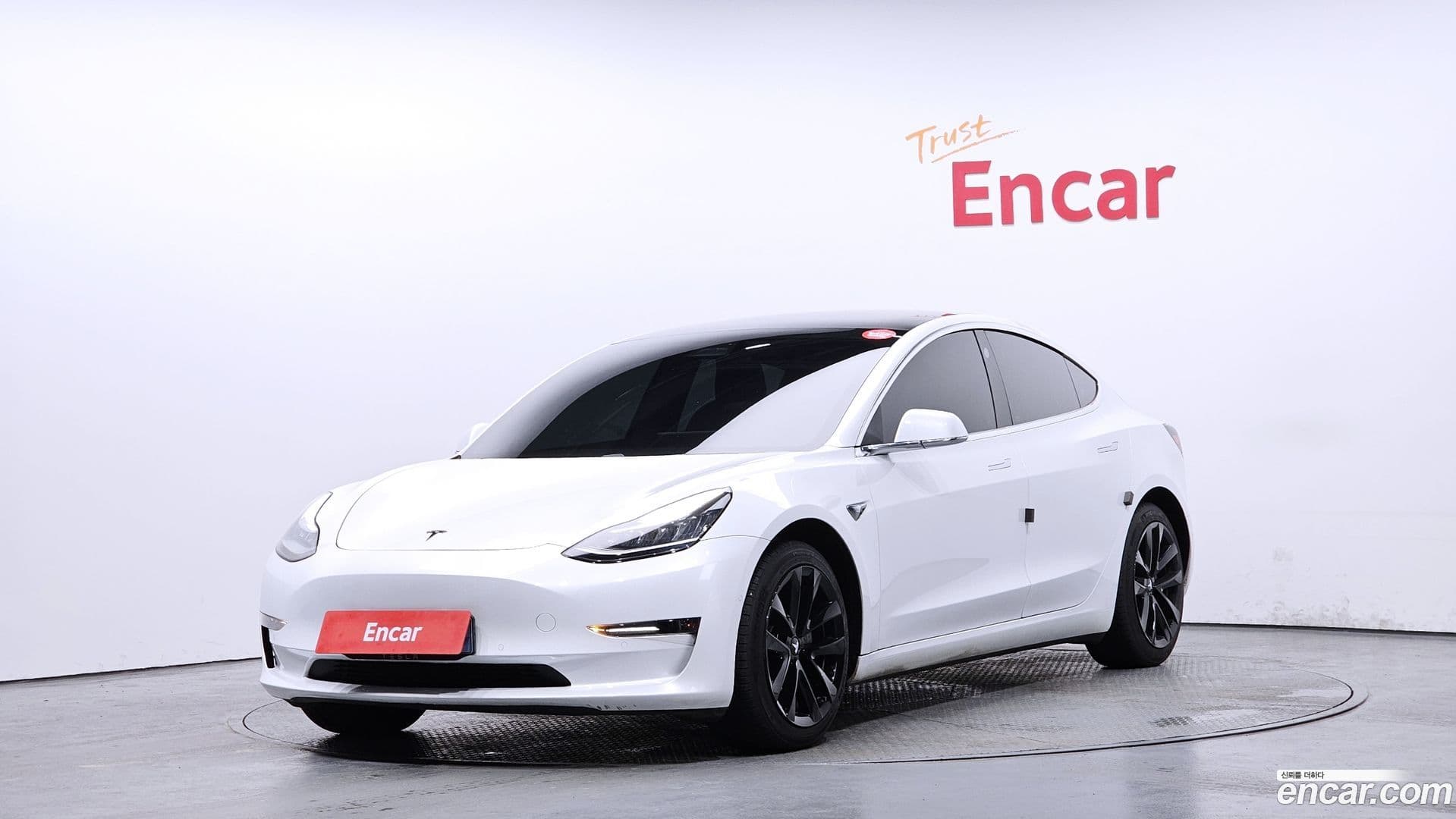 Main__Slider__Photo:Model 3 Tesla 2020.8-0