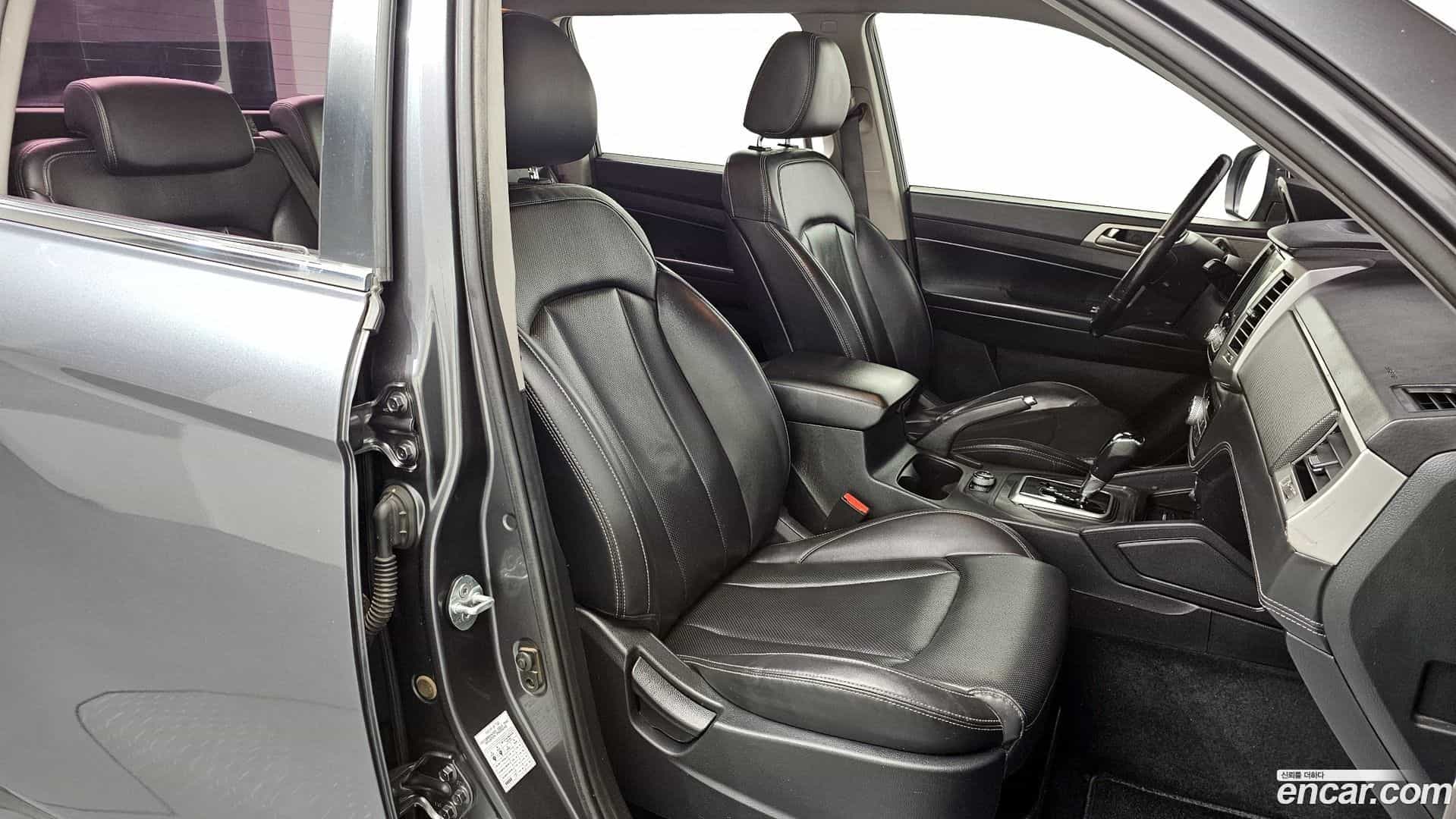 Rexton KG Mobility 2018.0-INNER-010