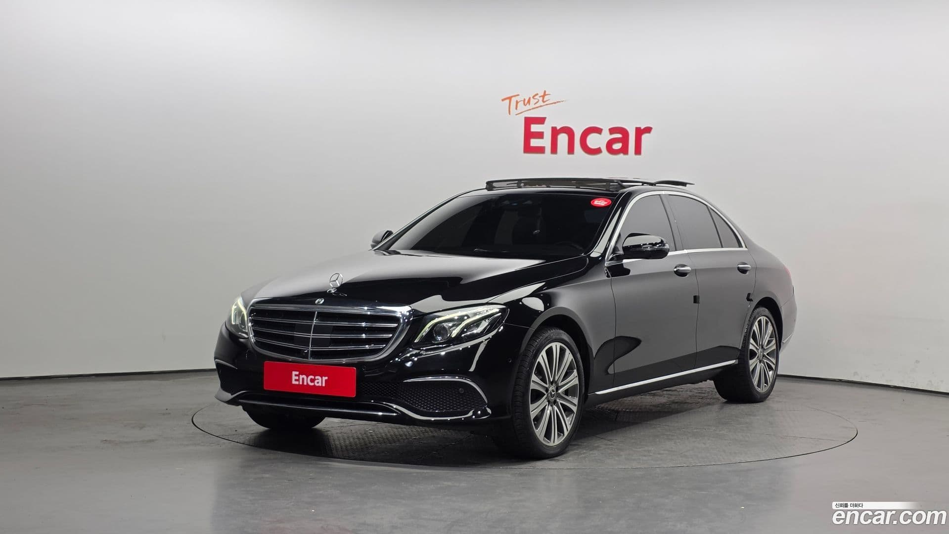 Main__Slider__Photo:E-Class Mercedes-Benz 2017.7-0