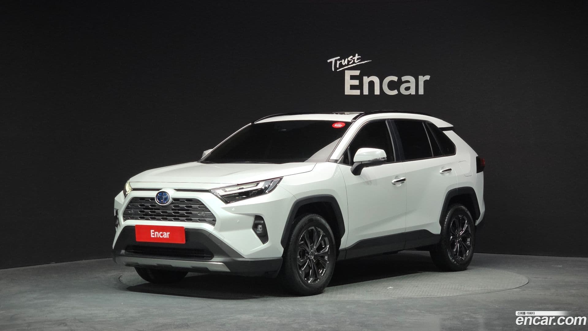 Main__Slider__Photo:RAV4 Toyota 2023.11-0