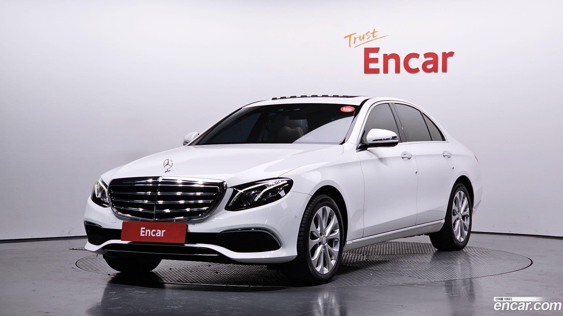 Main__Slider__Photo:E-Class Mercedes-Benz 2016.10-0