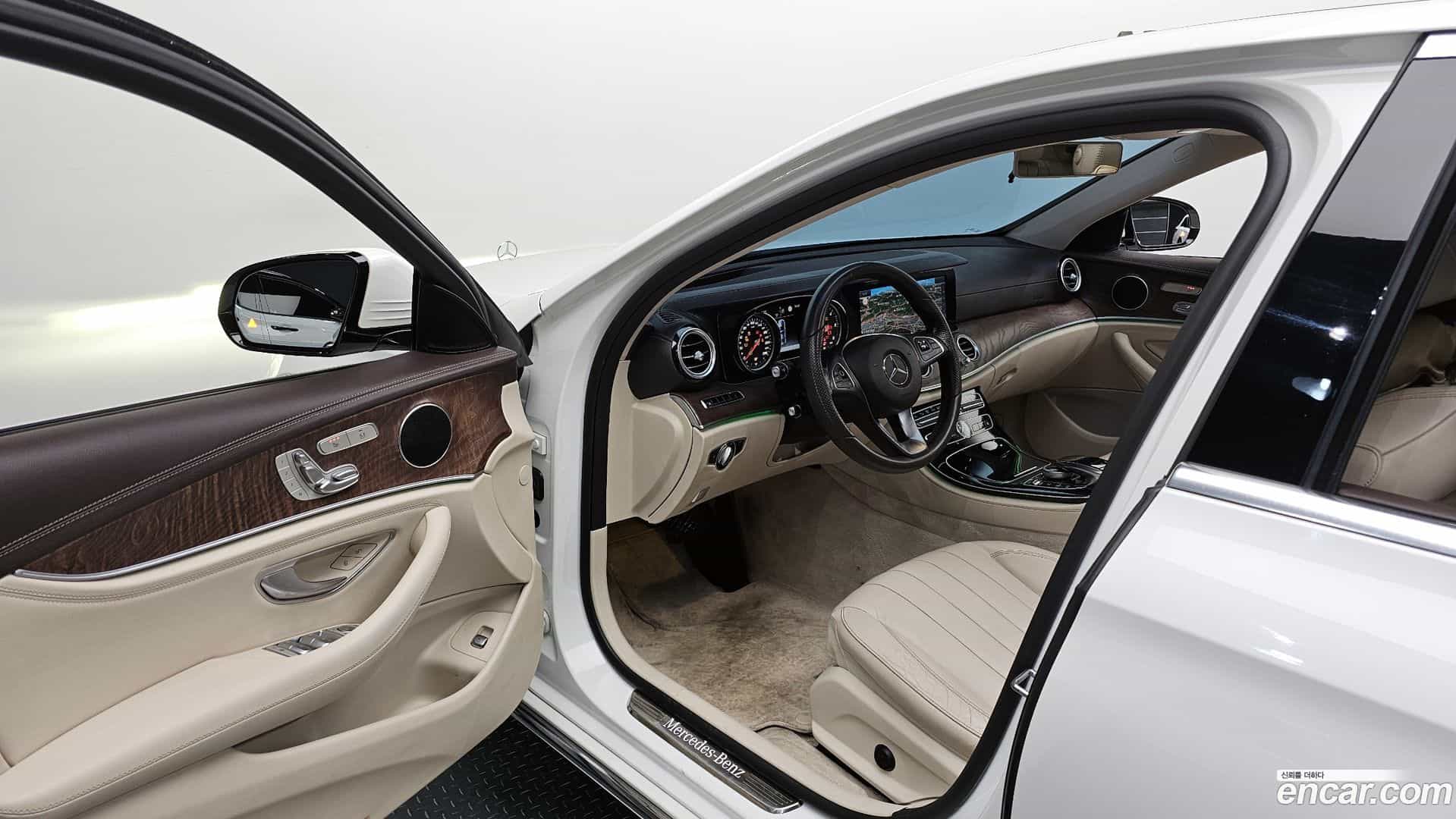 E-Class Mercedes-Benz 2016.10-OPTION-015