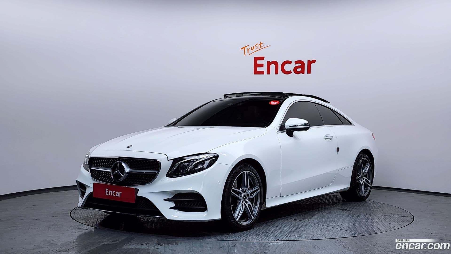 Main__Slider__Photo:E-Class Mercedes-Benz 2018.10-0