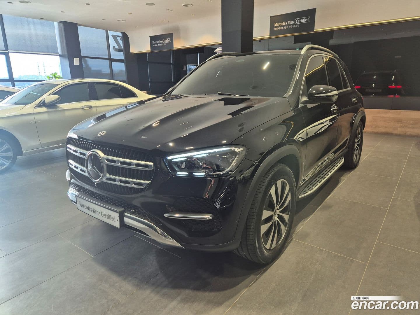 Main__Slider__Photo:GLE-Class Mercedes-Benz 2025.3-0