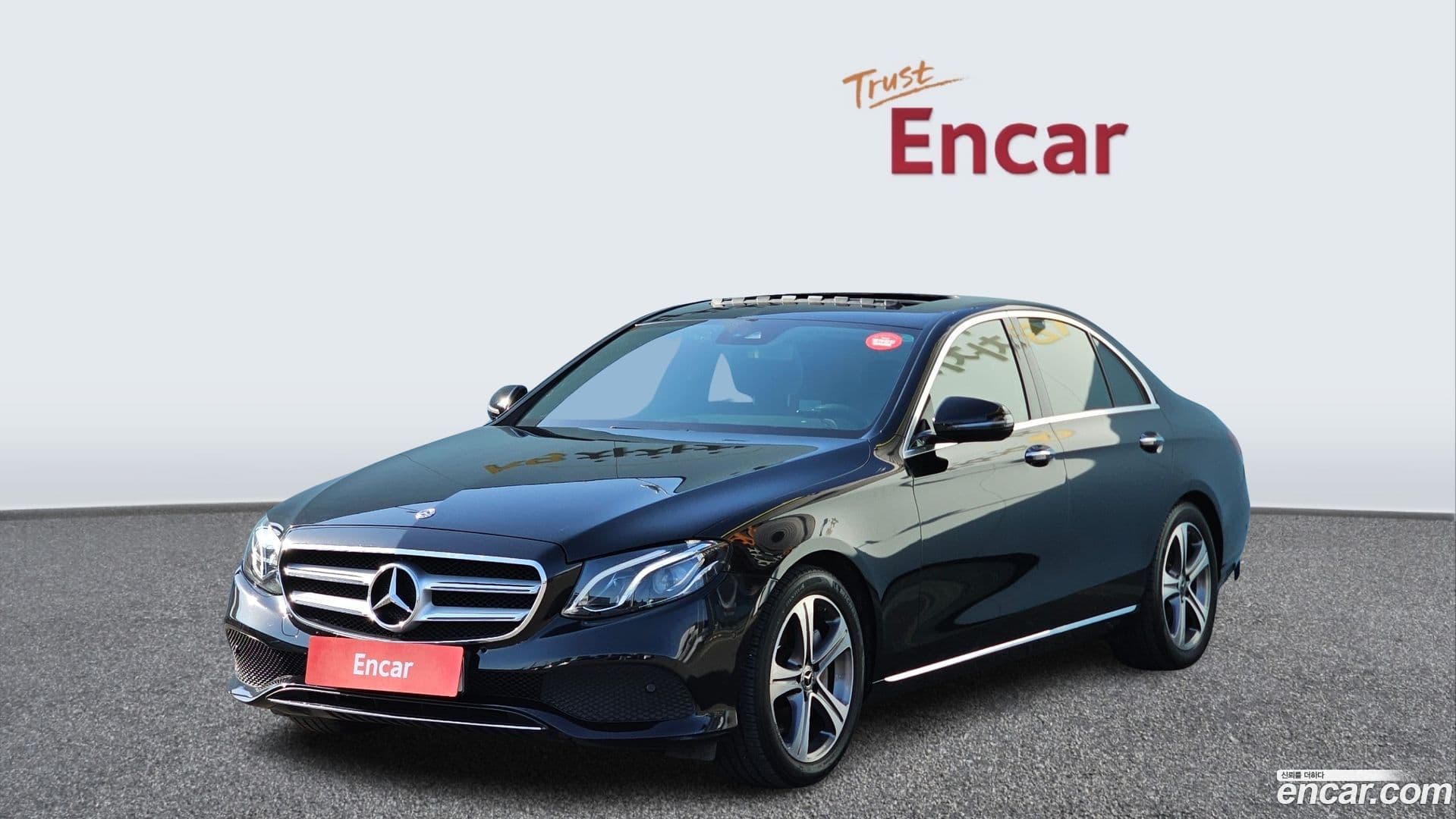 Main__Slider__Photo:E-Class Mercedes-Benz 2019.6-0