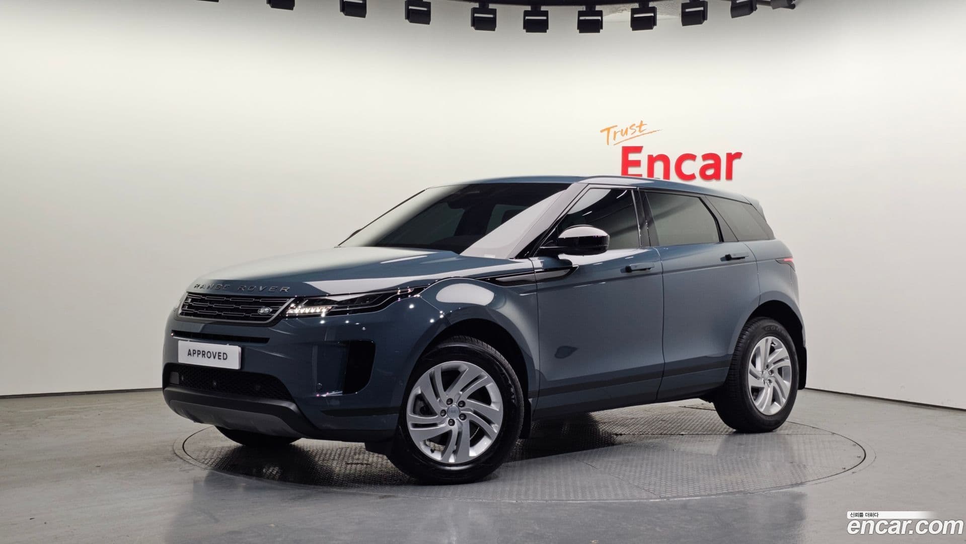 Main__Slider__Photo:Range Rover Evoque Land Rover 2025.5-0