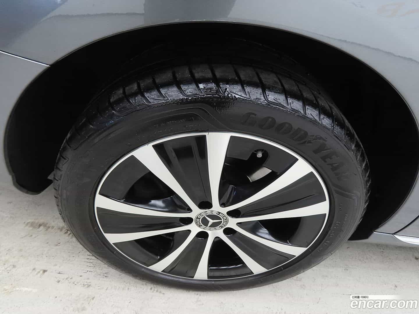 E-Class Mercedes-Benz 2021.11-OPTION-024