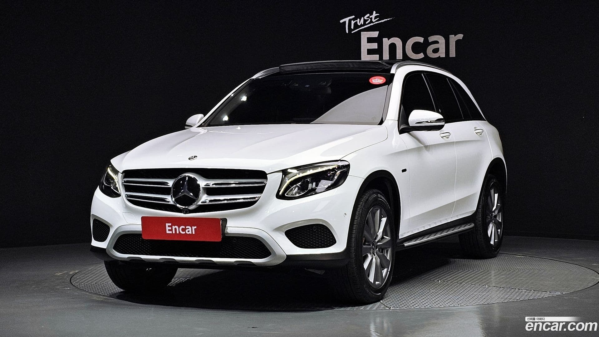 Main__Slider__Photo:GLC-Class Mercedes-Benz 2019.4-0
