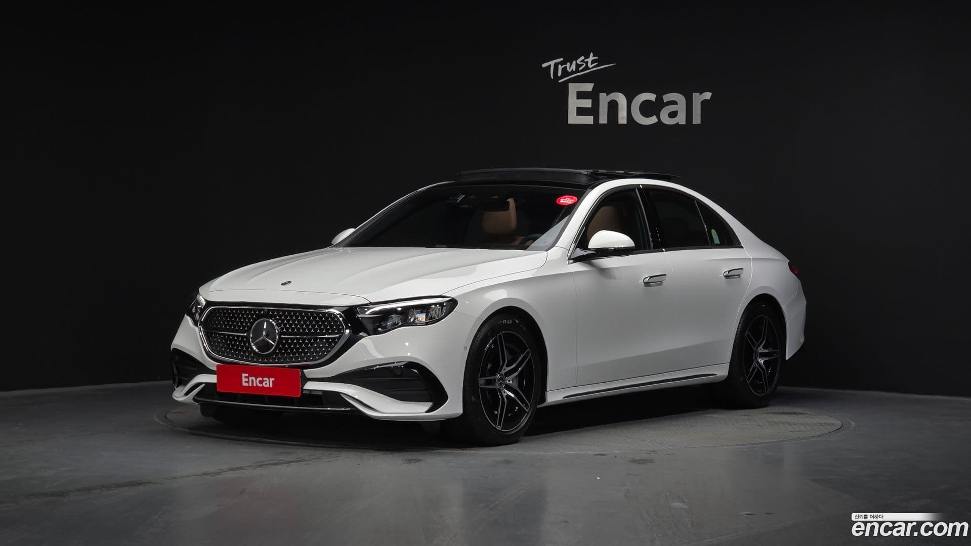 Main__Slider__Photo:E-Class Mercedes-Benz 2025.8-0