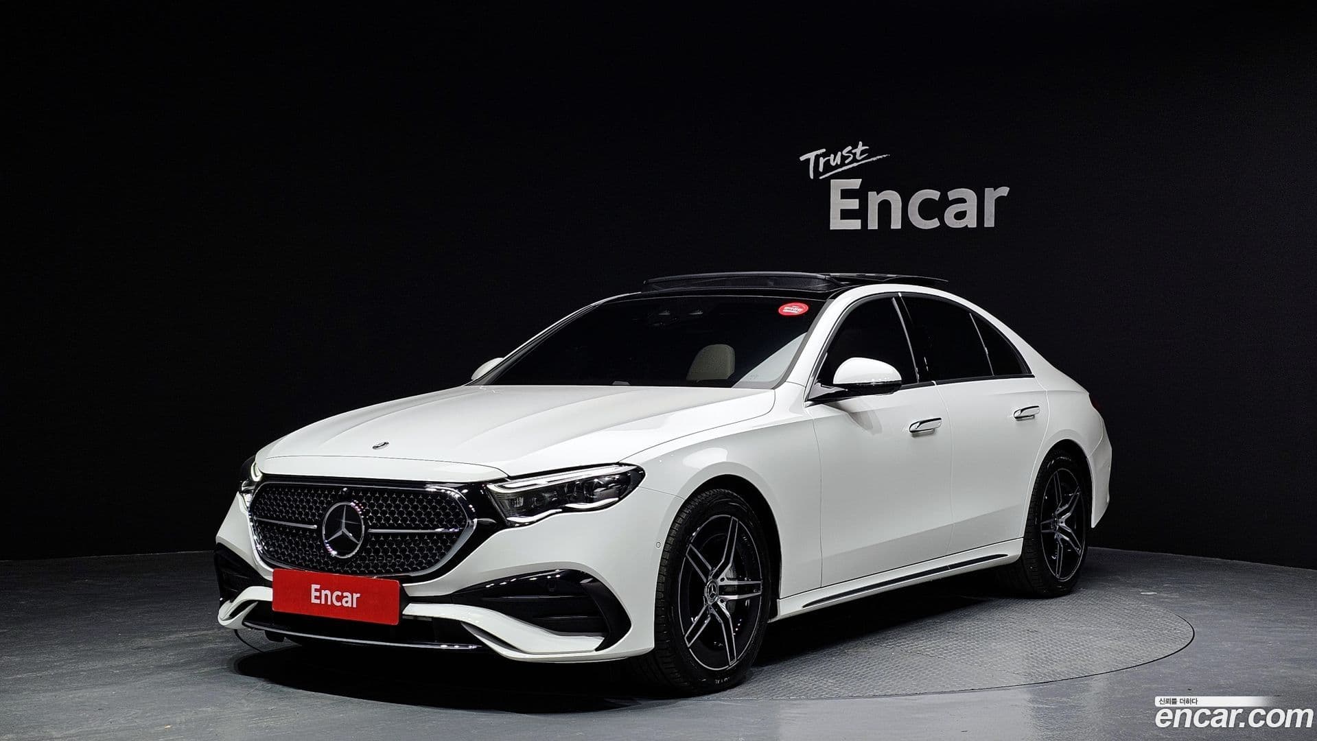 Main__Slider__Photo:E-Class Mercedes-Benz 2025.7-0