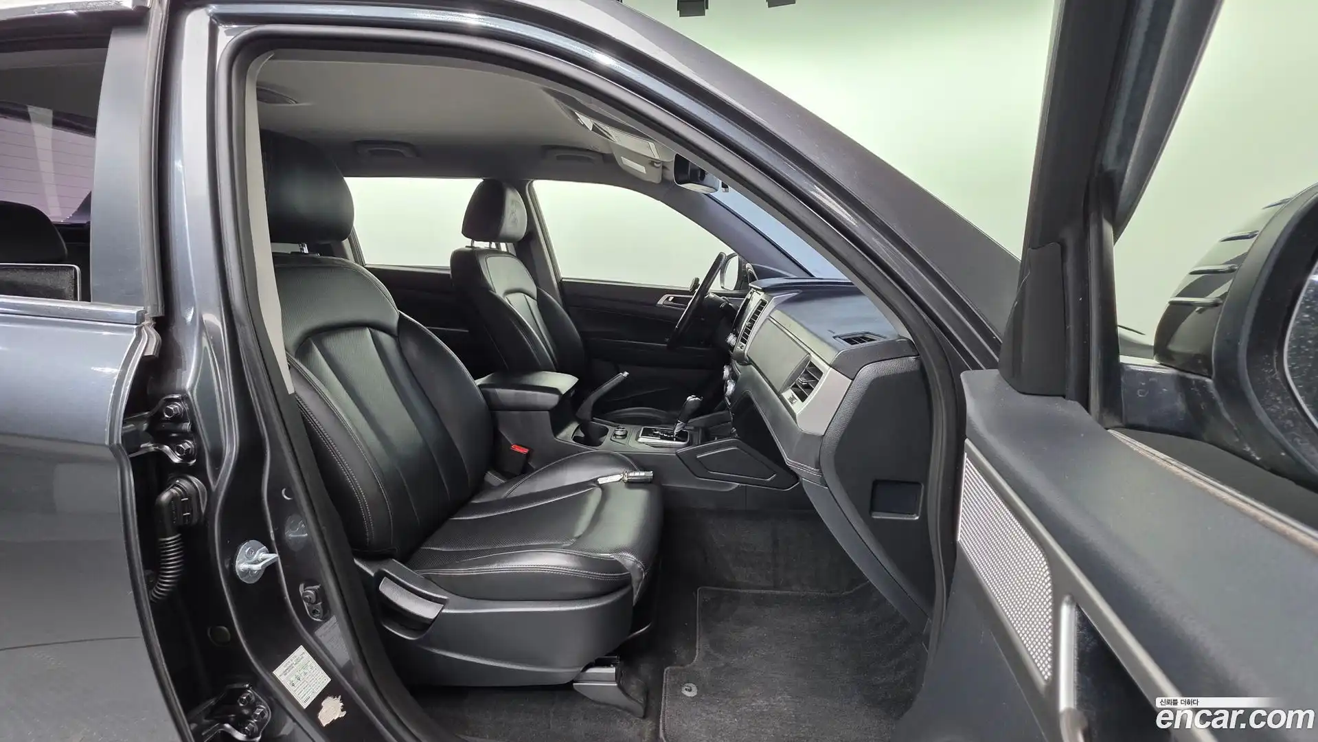 Rexton KG Mobility 2018.10-INNER-010