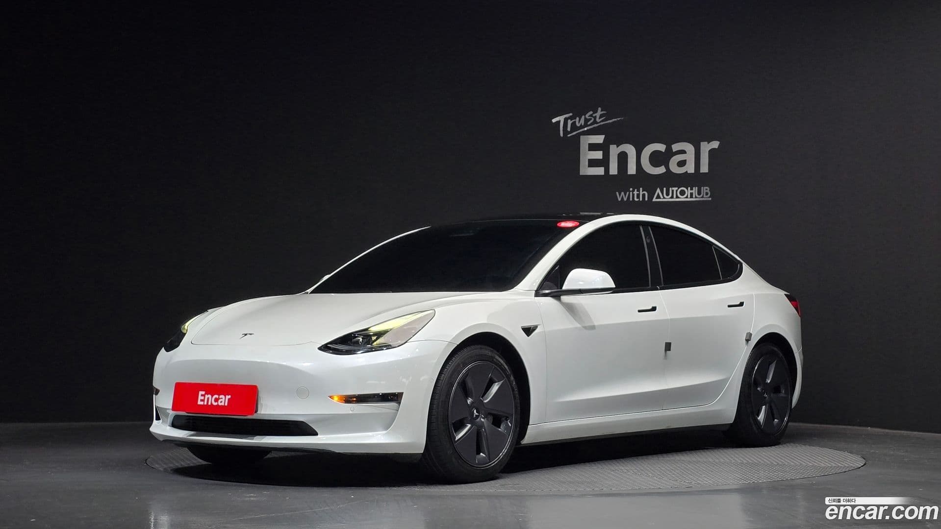 Main__Slider__Photo:Model 3 Tesla 2021.2-0