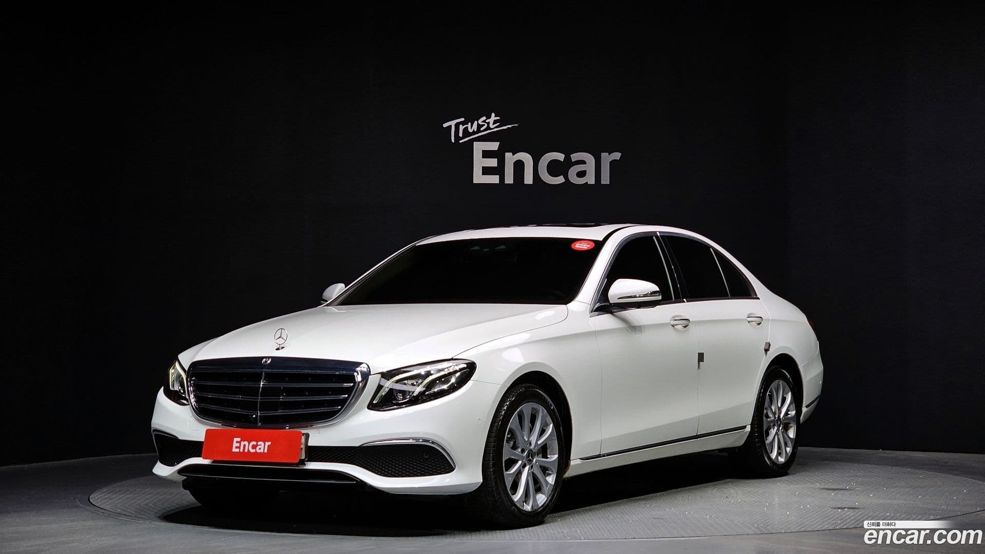 Main__Slider__Photo:E-Class Mercedes-Benz 2019.11-0