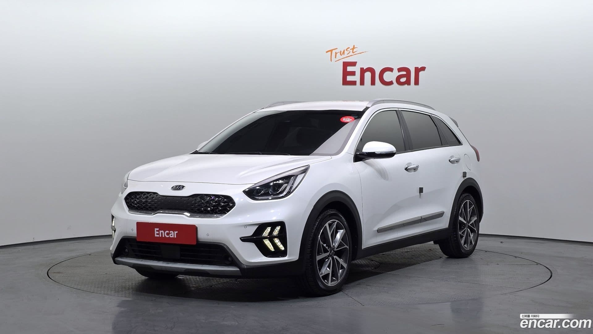 Main__Slider__Photo:Niro Kia 2019.6-0
