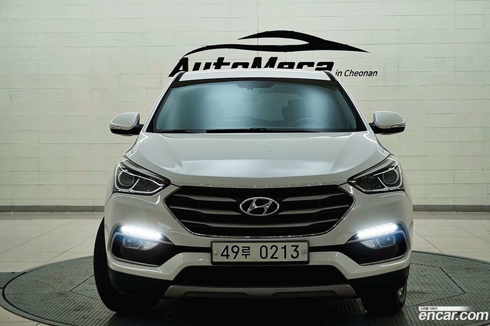 Main__Slider__Photo:Santafe Hyundai 2015.8-0