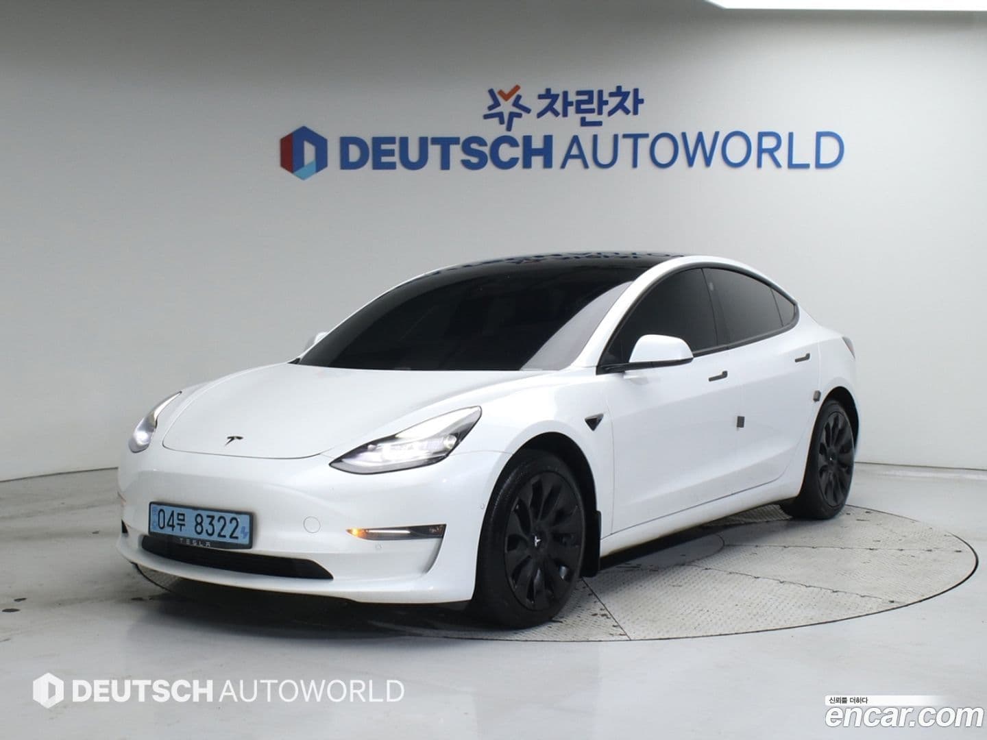 Main__Slider__Photo:Model 3 Tesla 2021.5-0