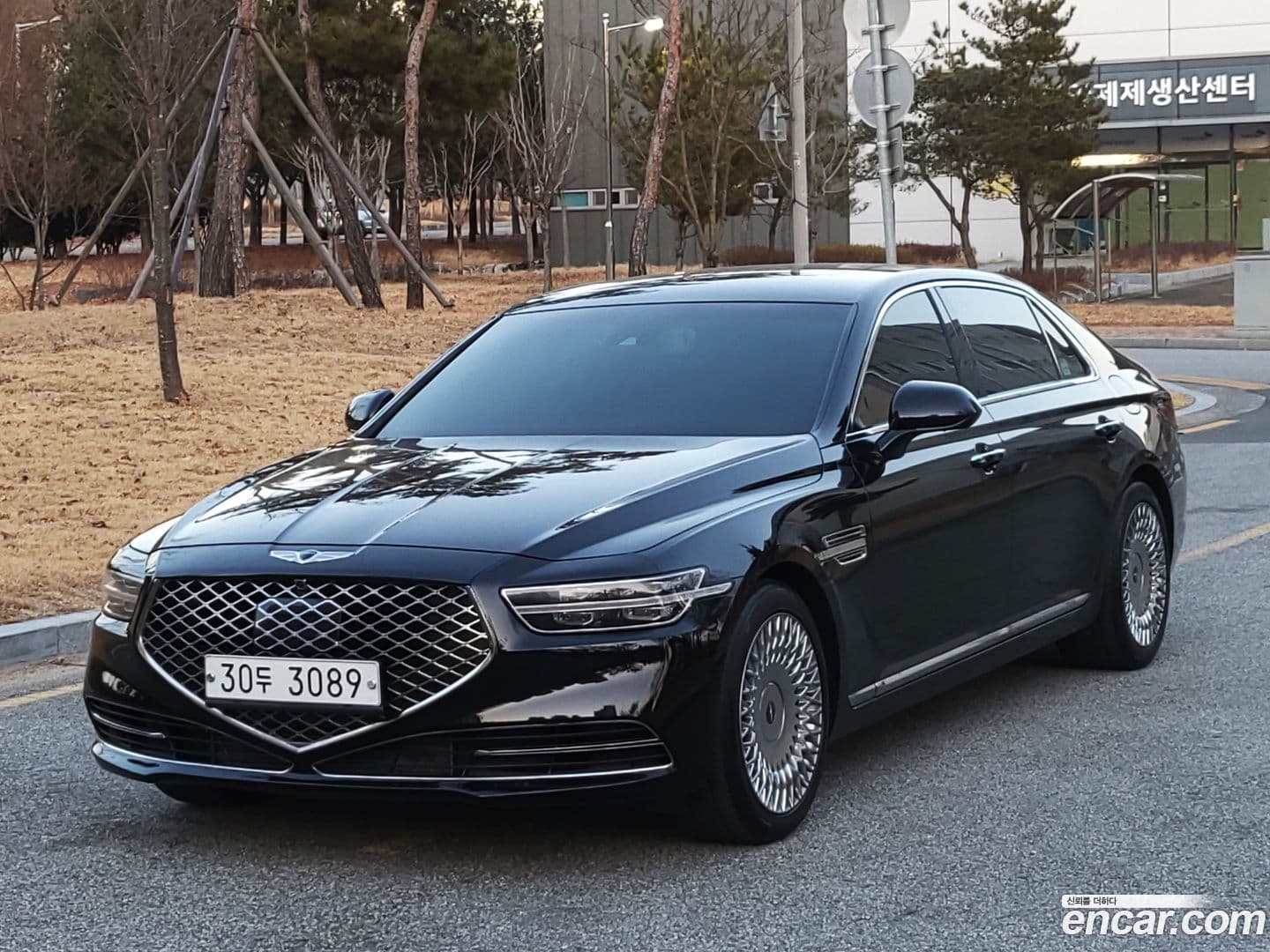 Main__Slider__Photo:G90 Genesis 2019.6-0