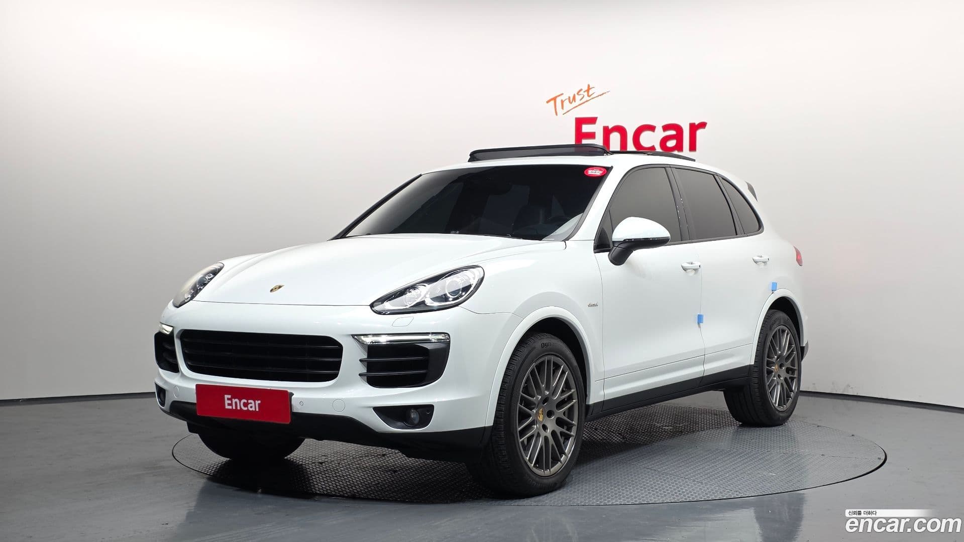 Main__Slider__Photo:Cayenne Porsche 2017.5-0