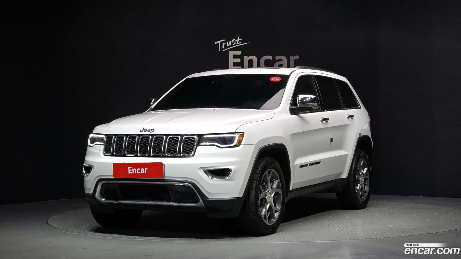 Main__Slider__Photo:Cherokee Jeep 2018.11-0
