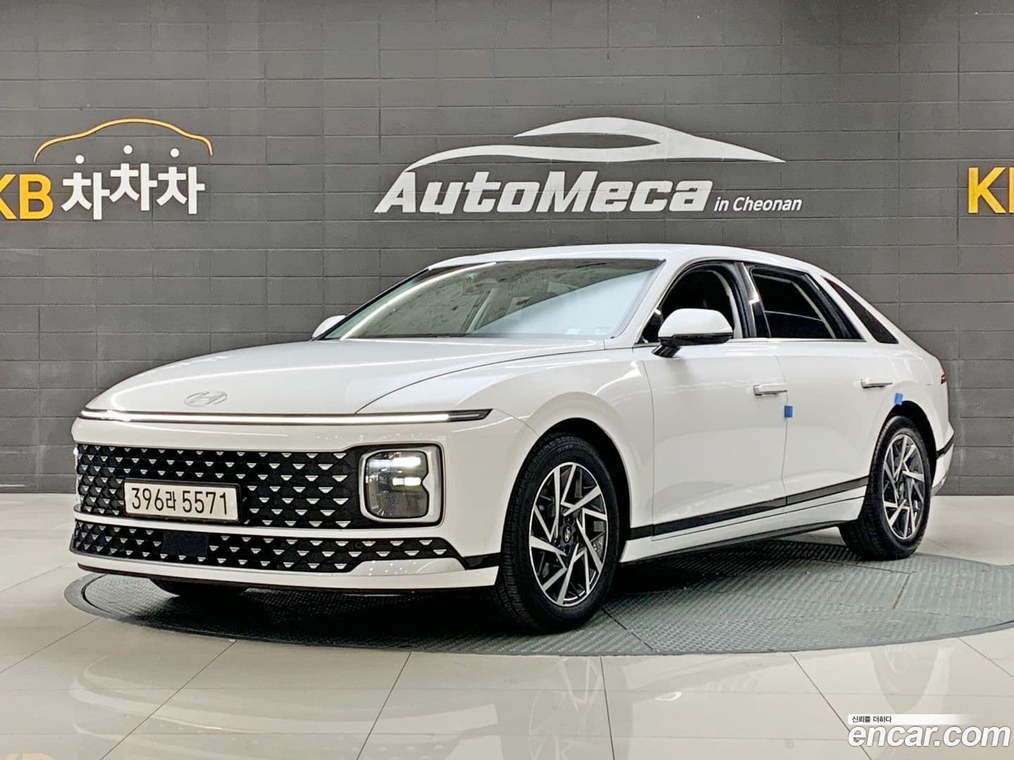Main__Slider__Photo:Grandeur Hyundai 2023.6-0