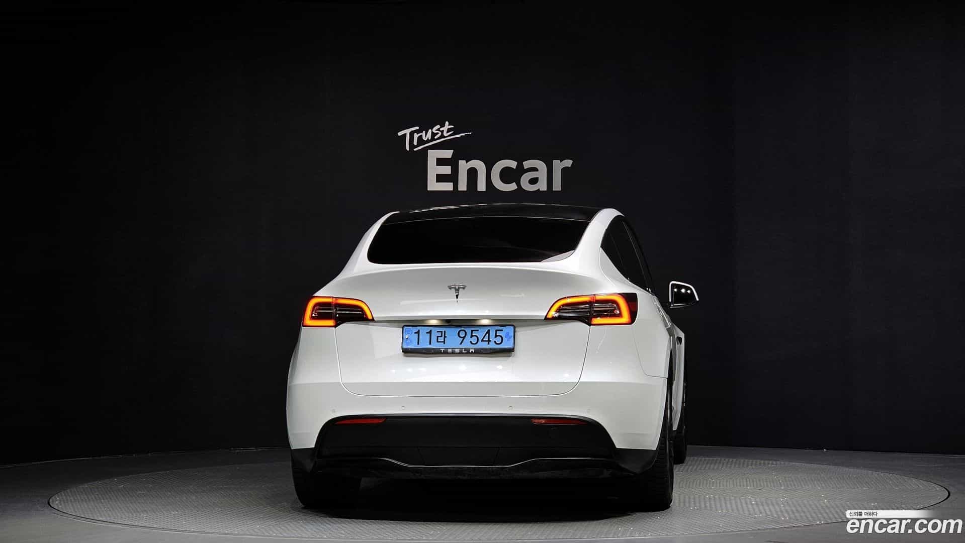 Model Y Tesla 2021.5-OUTER-004