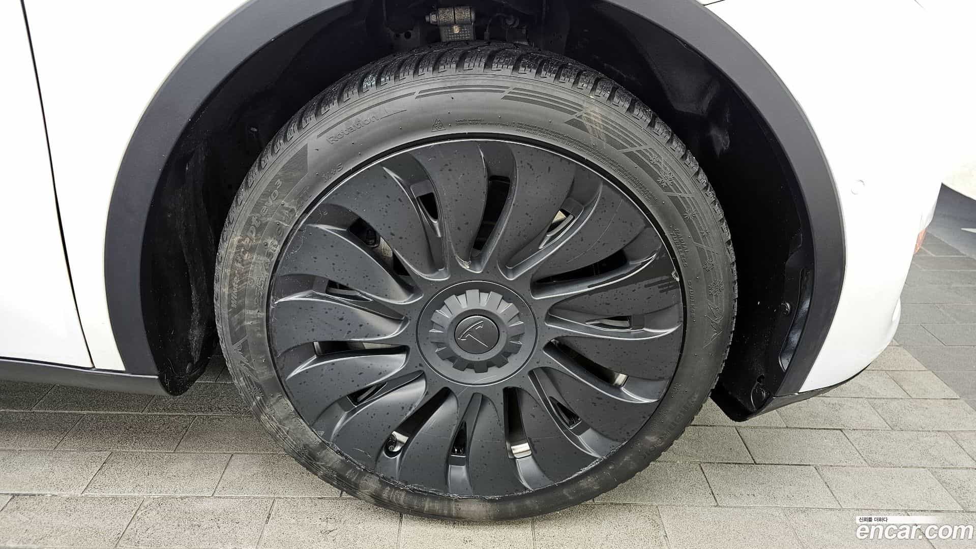 Model Y Tesla 2021.5-OUTER-005