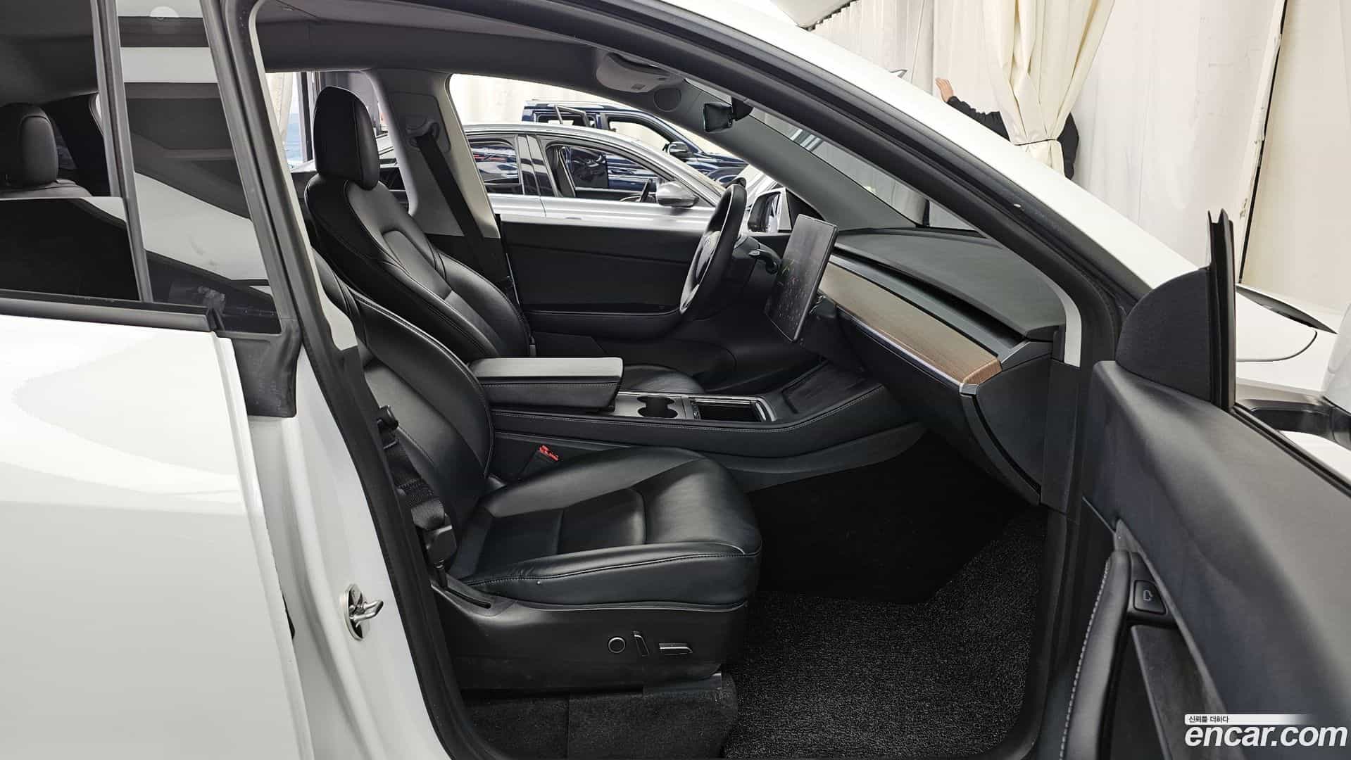Model Y Tesla 2021.5-OPTION-015