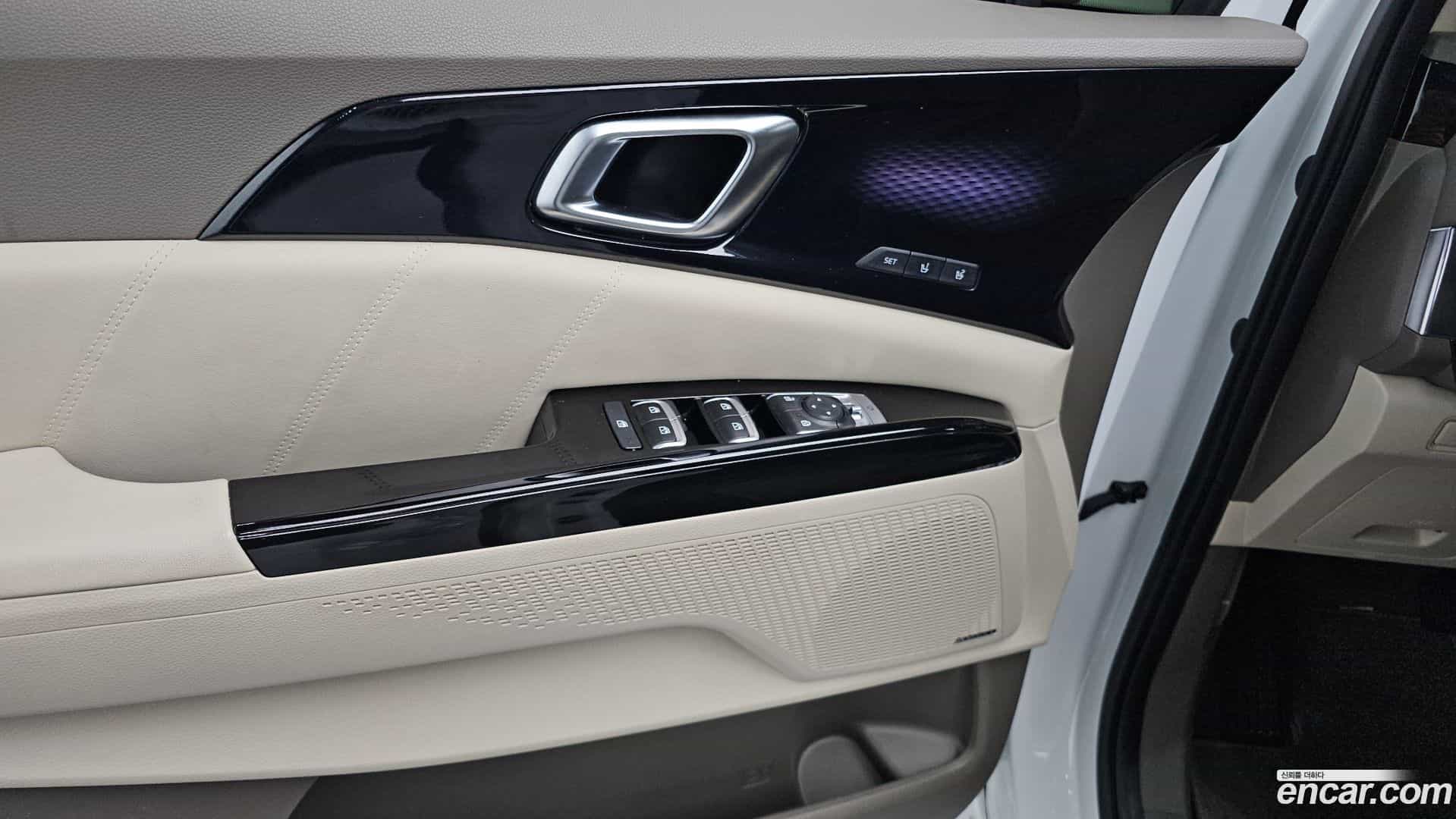 Canival Kia 2023.8-OPTION-021
