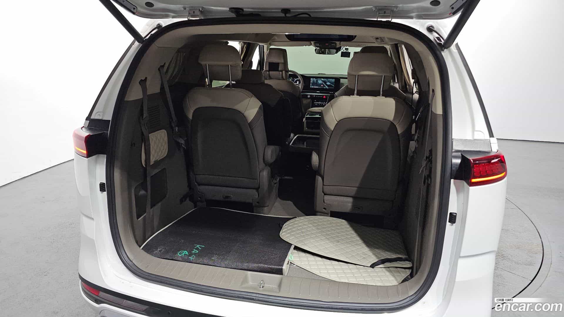 Canival Kia 2023.8-OPTION-024