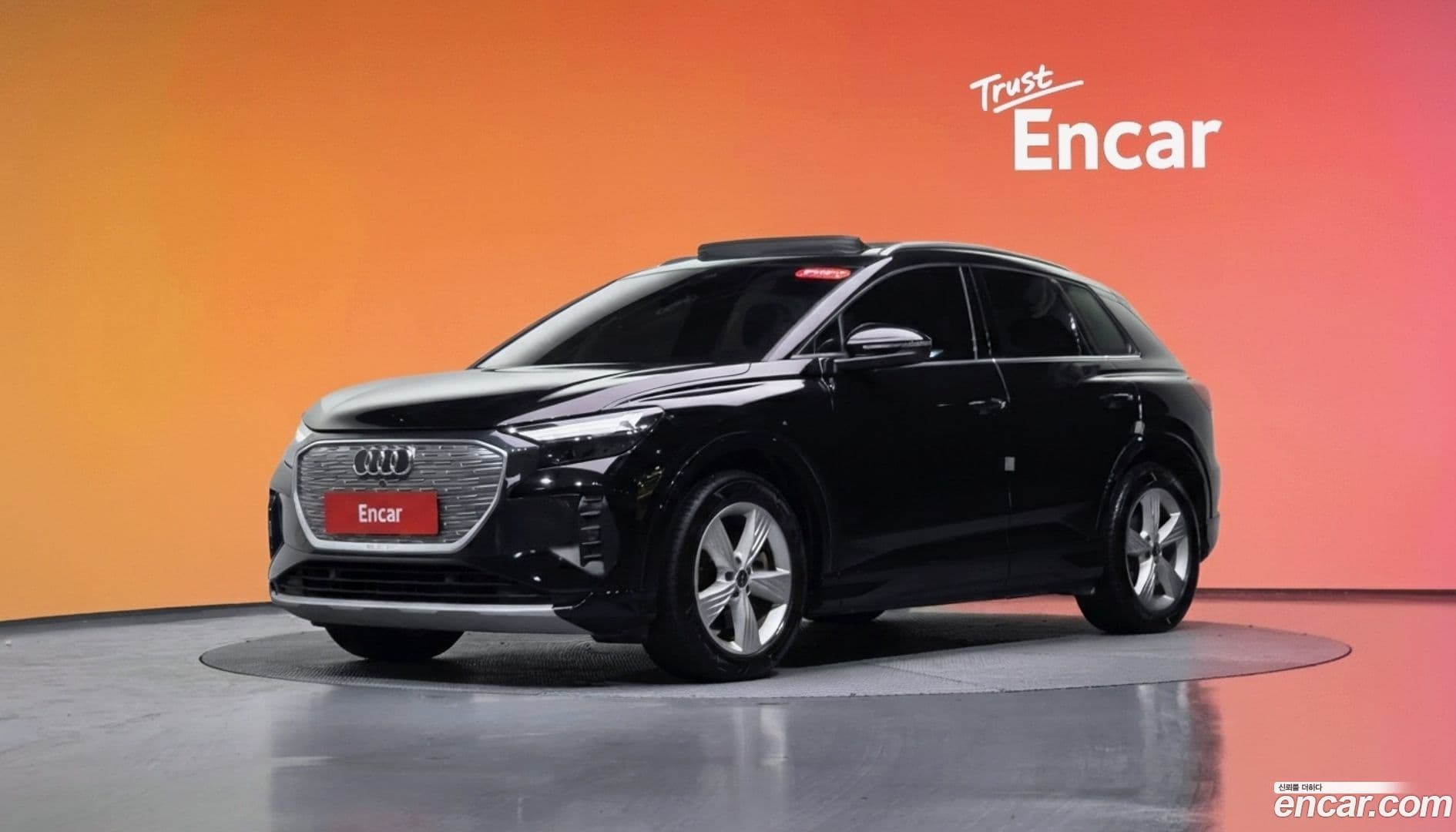 Main__Slider__Photo:Q4 e-tron Audi 2022.9-0