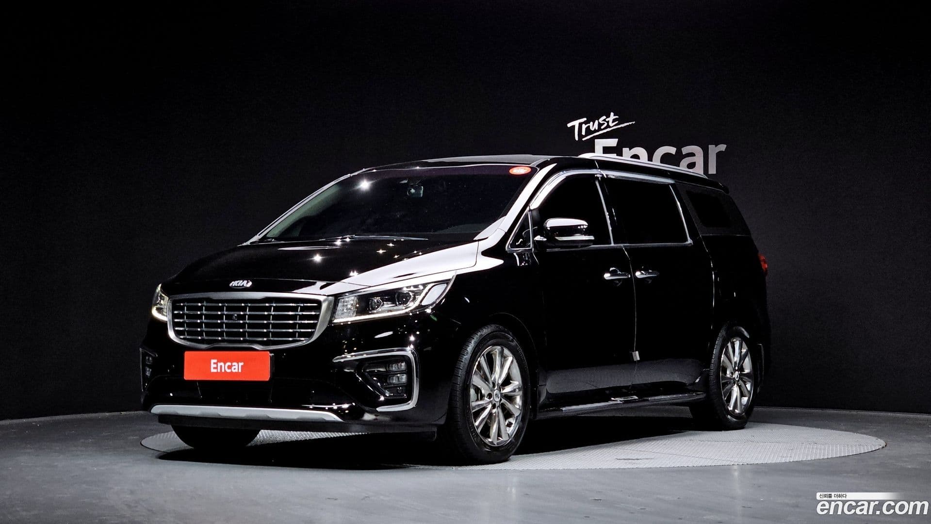 Main__Slider__Photo:Canival Kia 2019.4-0