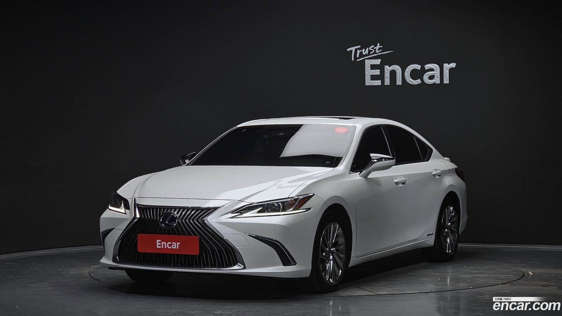 Main__Slider__Photo:ES Lexus 2020.10-0